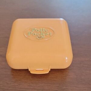 1989 Blue Bird Toys Polly Pocket Townhouse Compact